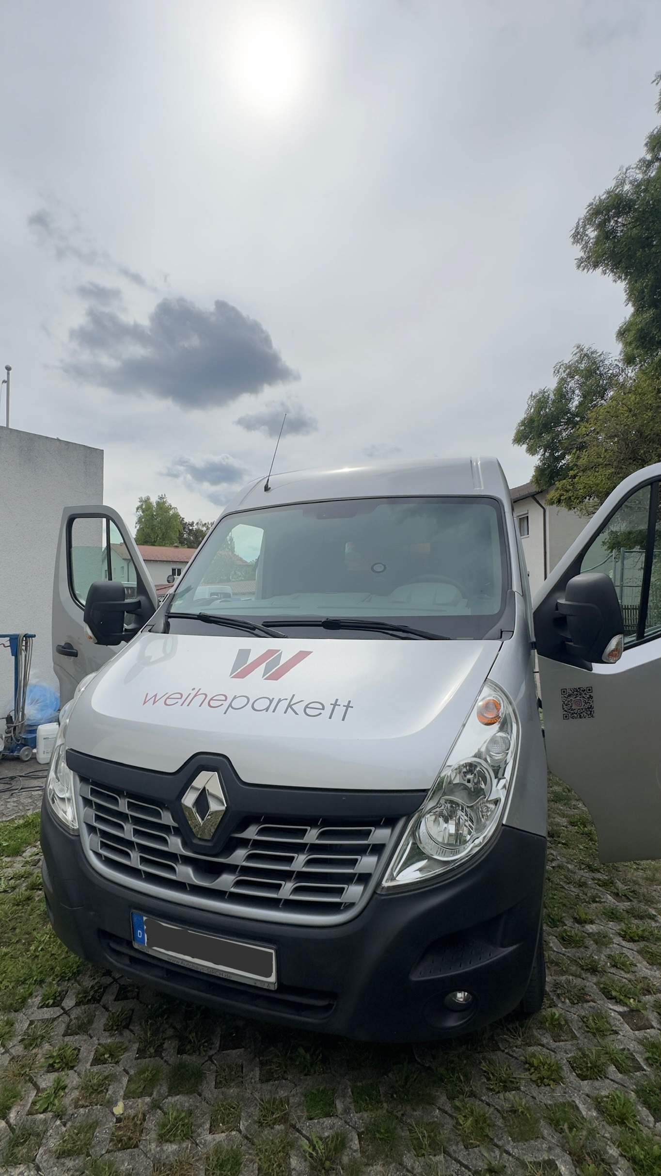 Firmenfahrzeug von Weihe Parkett, Seitenansicht